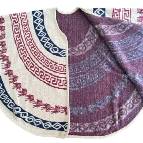 𝅺SOFT cape shawl poncho with elephant design - Picture 1 of 7